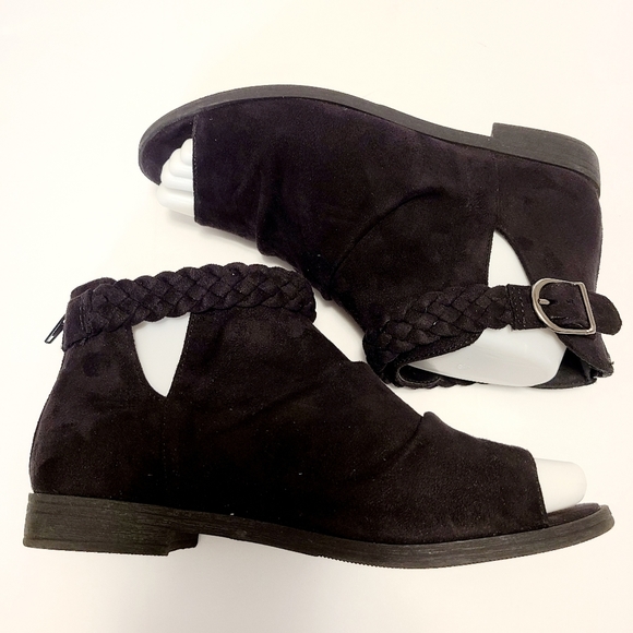 Soda Women's Brinley Braided Buckle Slouchy Peep Toe Bootie - Picture 4 of 8